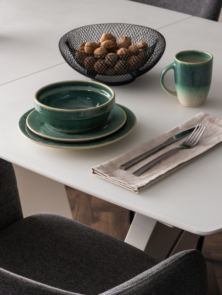 Минималистичная кухня-гостиная