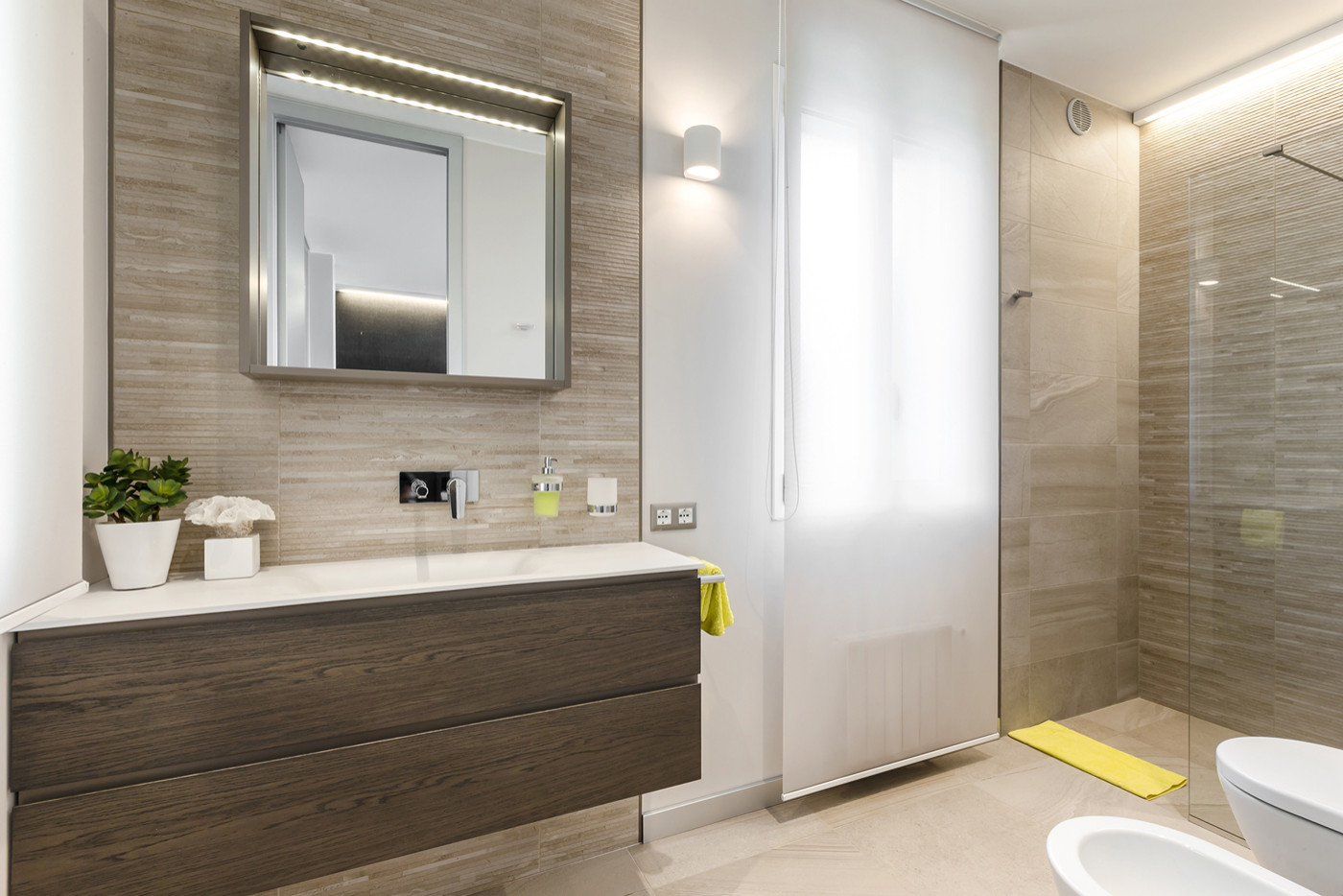 Guest bathroom in warm tones. Villa near Monaco.