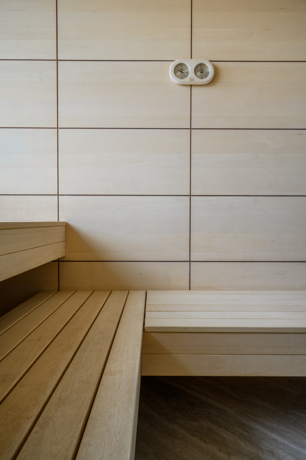 Сауна с большим окном