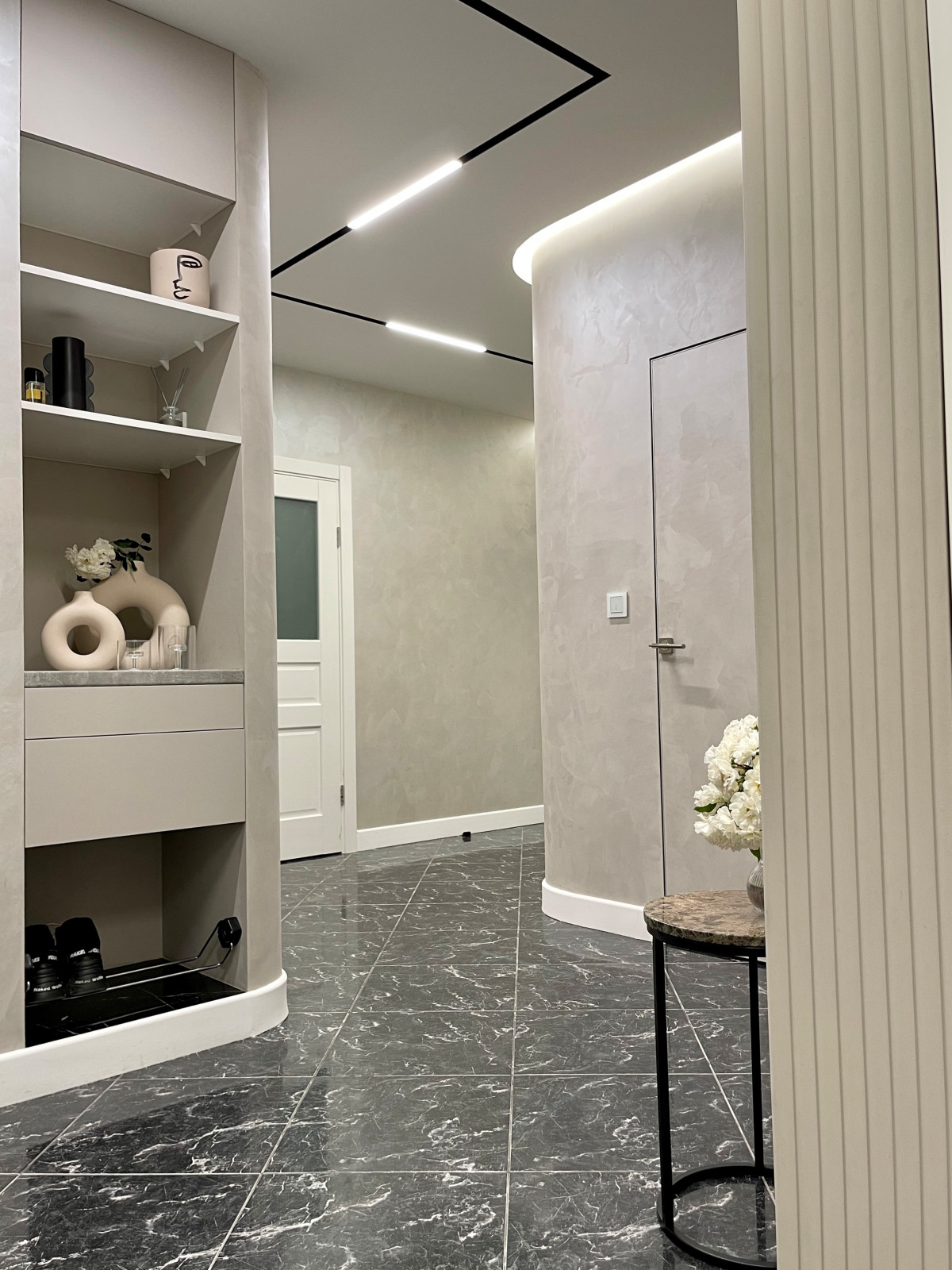 Обложка проекта: Реконструкция входной зоны и гостиной «Ambient»