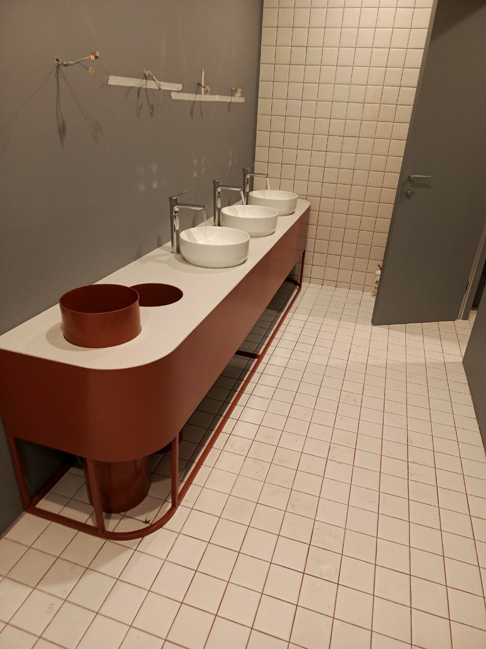 Тумбы и комоды