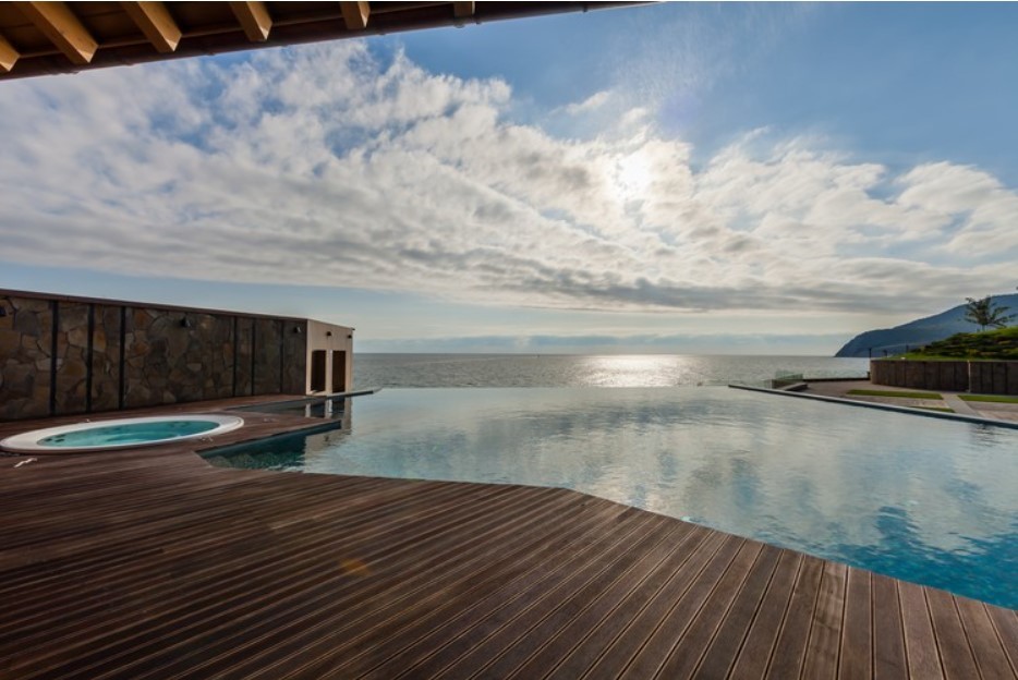 Проект недели: Бассейн-инфинити с видом на Черное море