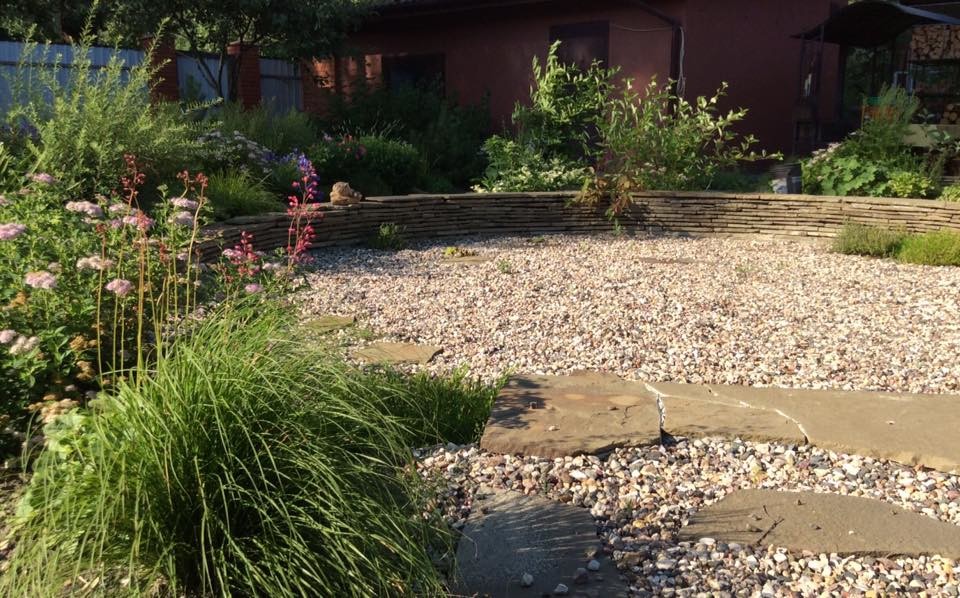 САДИК НА ЛАДОШКЕ (АЛЕНЬКИЙ ЦВЕТОЧЕК)