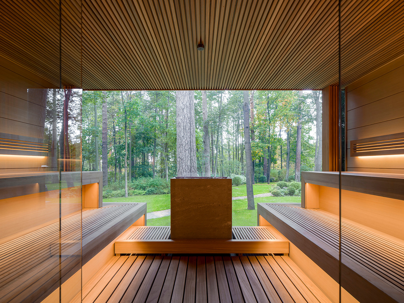 ЗИМНИЙ САД И СПА ЗОНА С ВПЕЧАТЛЯЮЩИМ ПАНОРАМНЫМ ВИДОМ В БАРВИХЕ