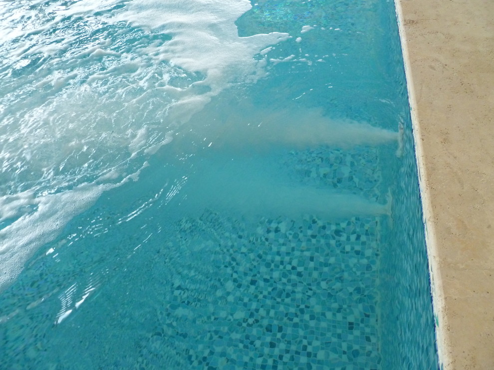 Водные аттракционы, массажные системы в бассейнах