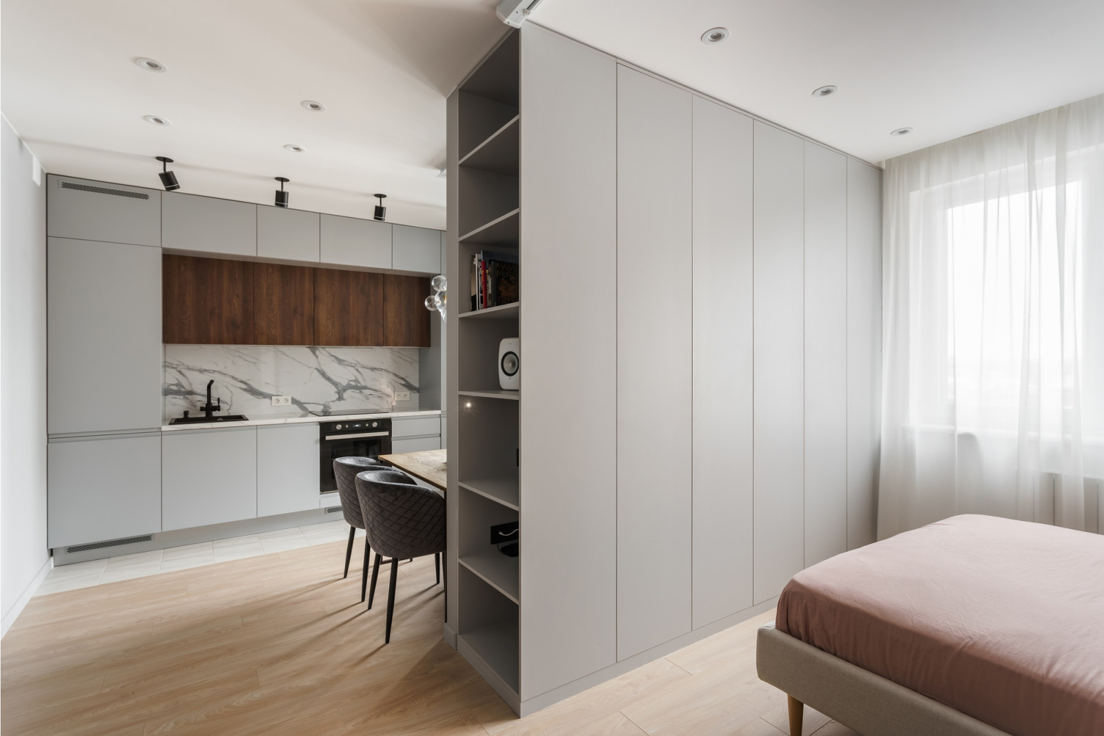 Шкаф вместо стены