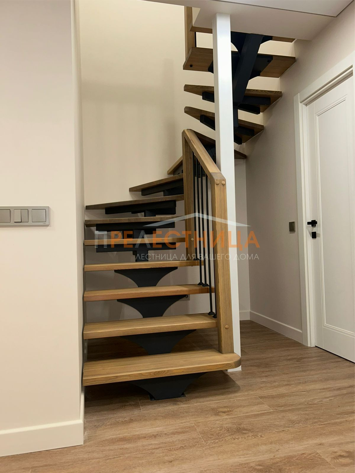 Лестница на центральном косоуре Ассоль-57