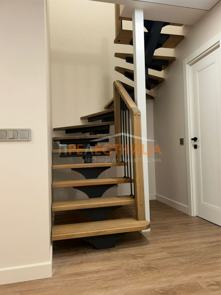 Лестница на центральном косоуре Ассоль-57