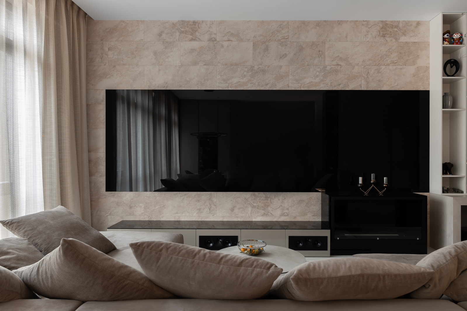 Домашний кинотеатр в гостиной