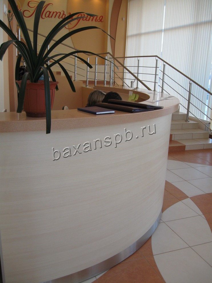 Стойки ресепшн