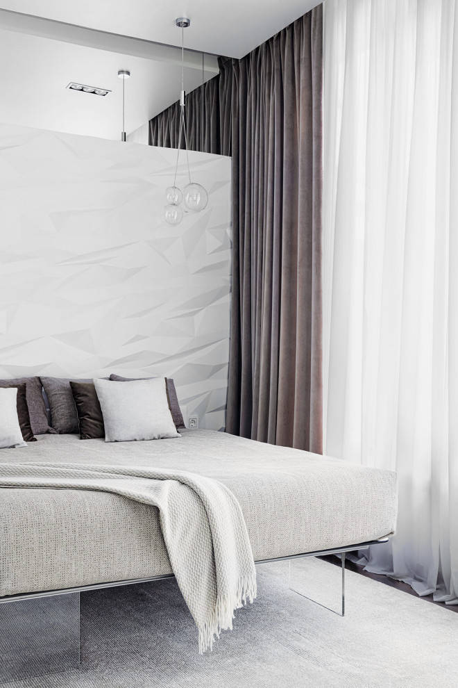 Большой красивый белый дом