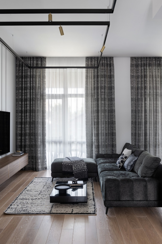 Частный дом в черно-белом цвете