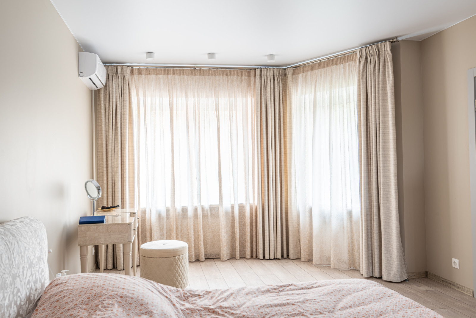 Обложка проекта: Шторы на заказ в таунхасе Москвы