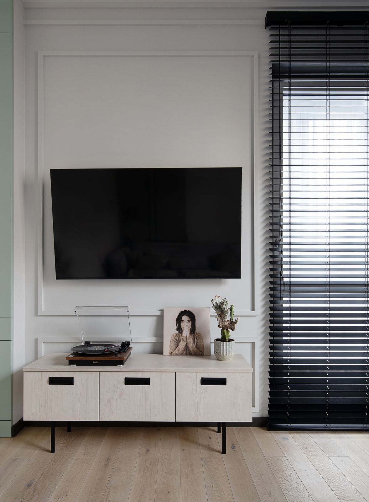 Обложка проекта: Реализованный проект кухни-гостиной из трехкомнатной квартиры в центре Калинингр