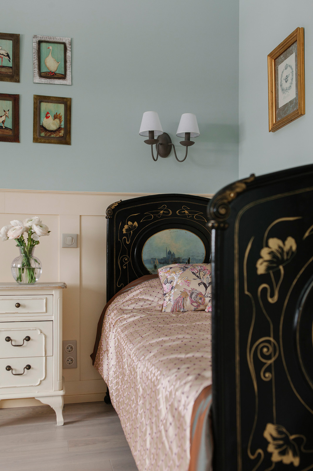 Яркий современный дизайн трехэтажного таунхауса площадью 230 кв.м в КП Бристоль