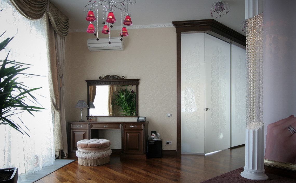 Маятниковые двери и перегородки из электрохромного (смарт) стекла