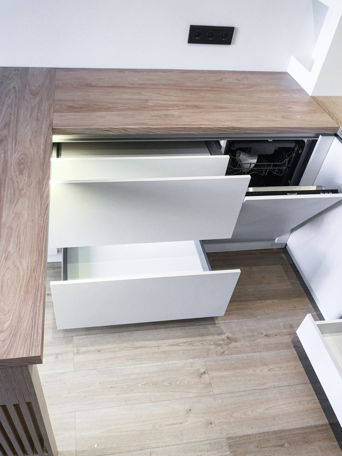 КУХНЯ "МИНДАЛЬ КРАЙОЛА"