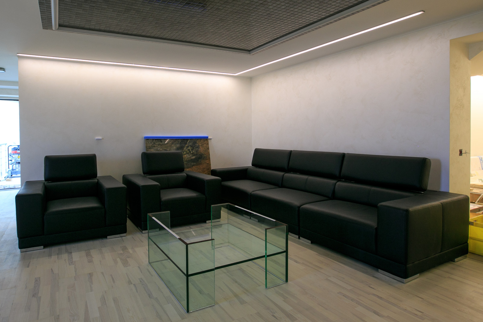 Обложка проекта: Переделка технического помещения в жилую зону - площадь - 140 м2