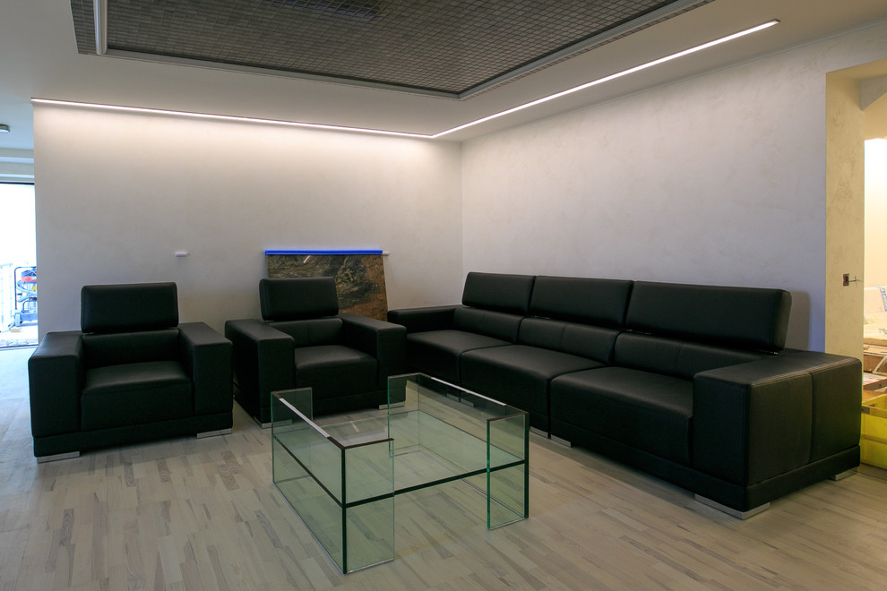 Обложка проекта: Переделка технического помещения в жилую зону - площадь - 140 м2