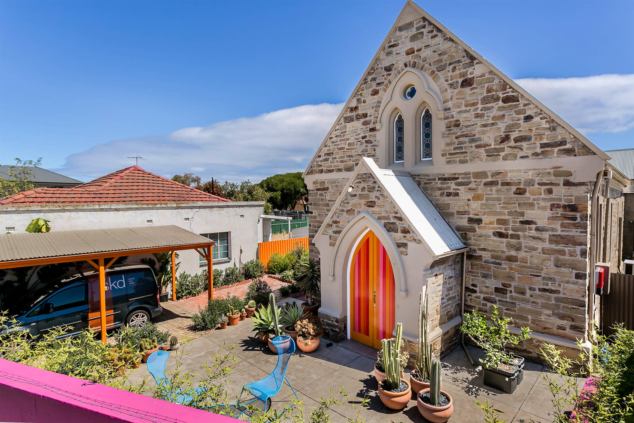 Houzz Австралия: Буйство красок в здании бывшей церкви