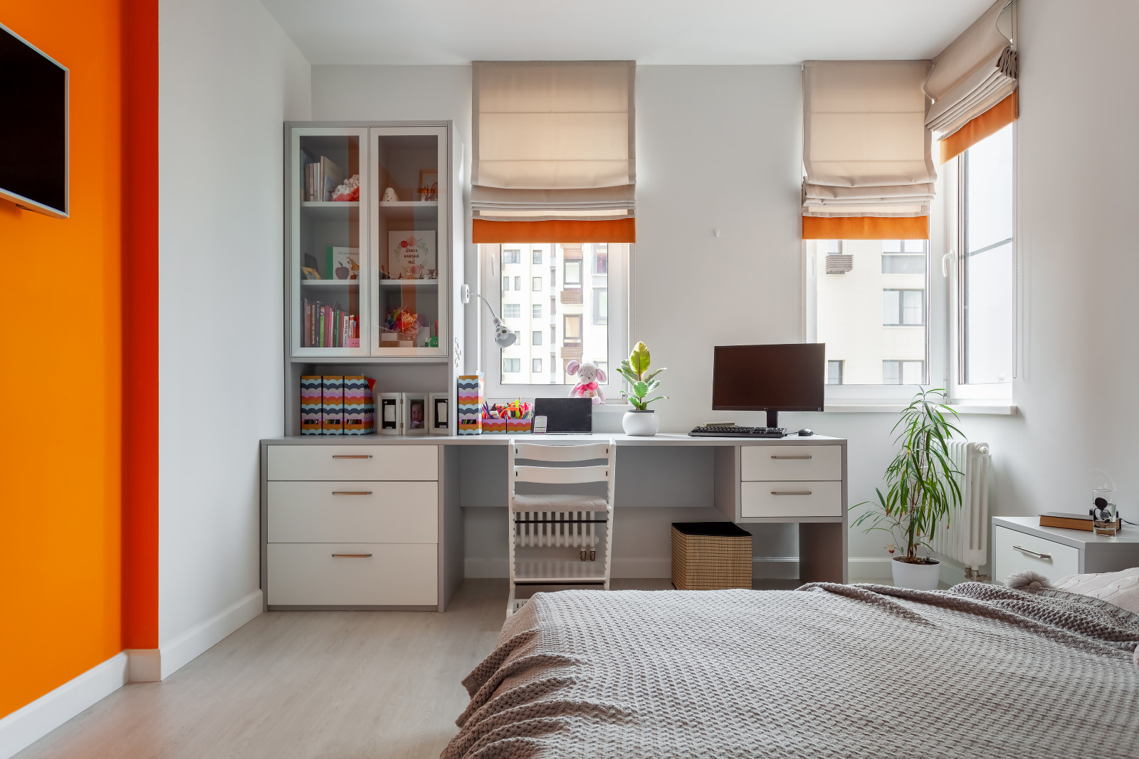 Обложка проекта: Воздушная квартира с яркими акцентами