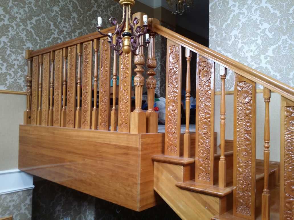 Обложка проекта: Лестница в загородном доме