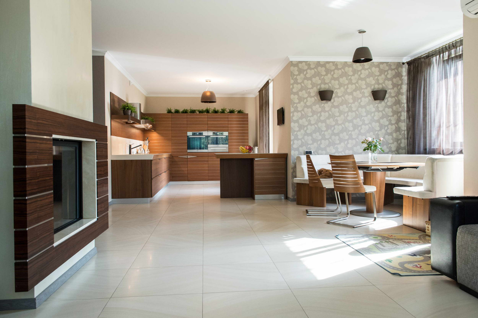 Открытое пространство кухни и гостиной