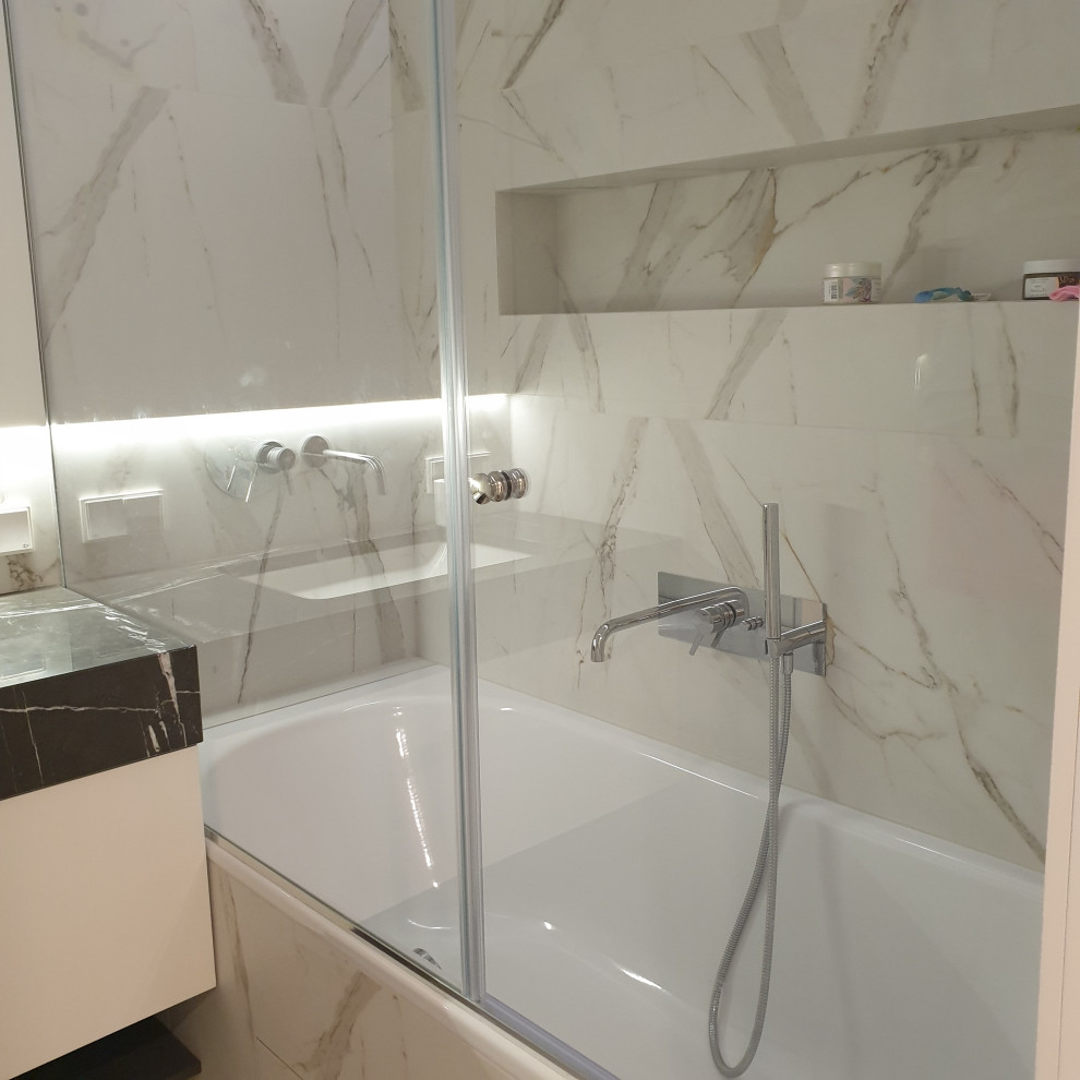 Powder rose neoclassic appartment