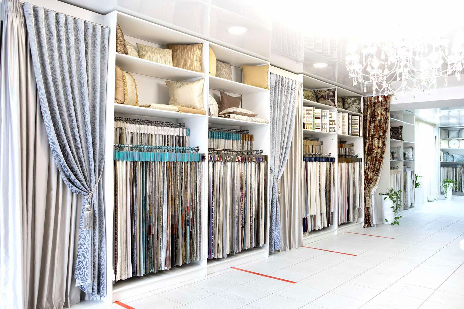 Обложка проекта: Шторы в итерьере салона