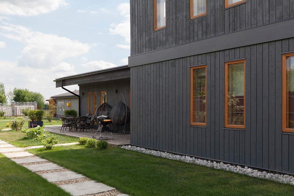 В гостях: Удивительный забор и черный-черный дом