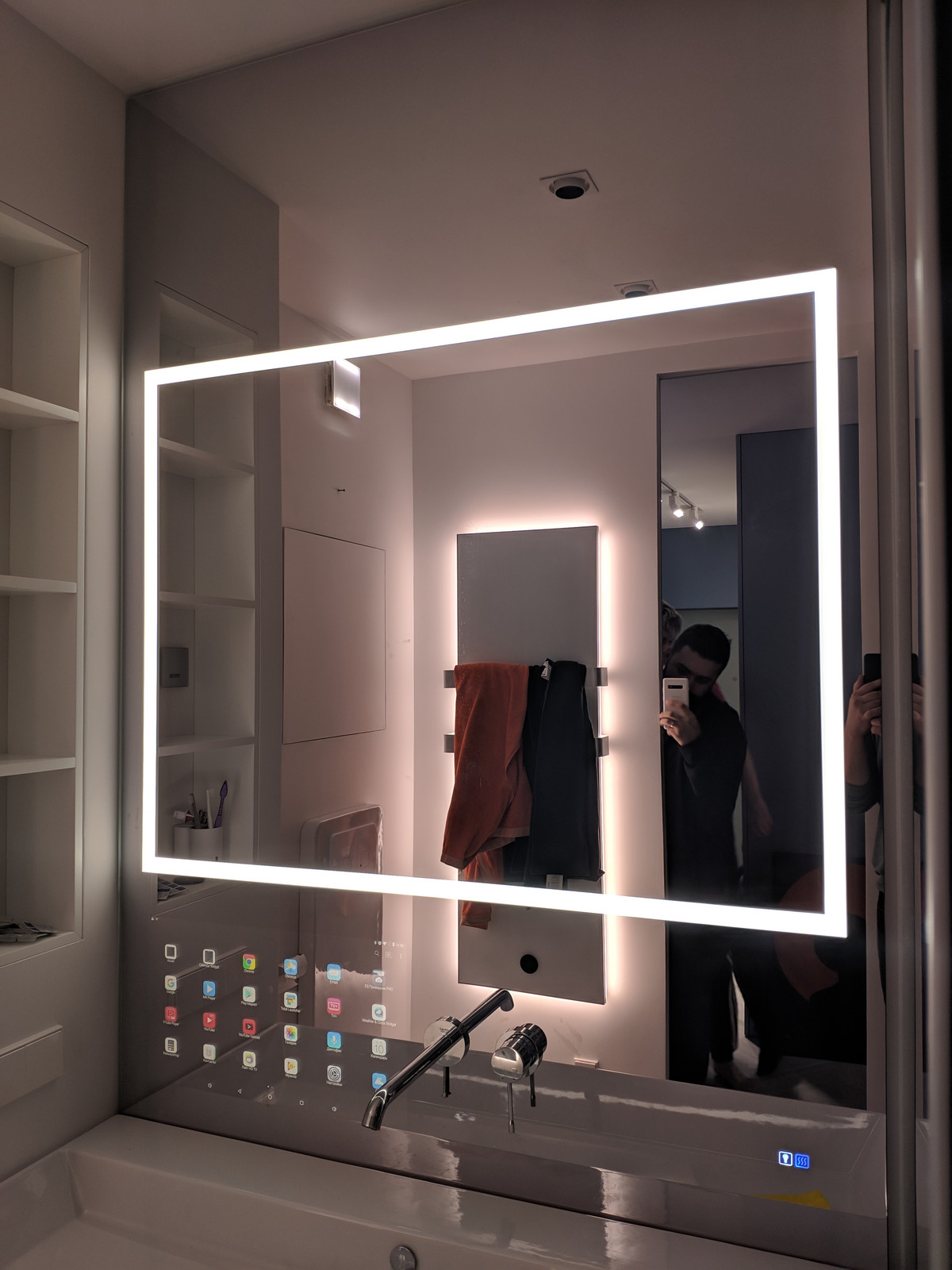 Обложка проекта: Сенсорное смарт зеркало Smartsy