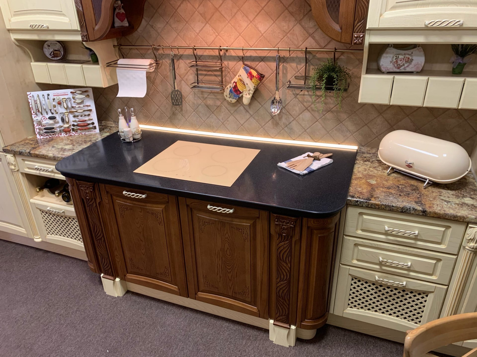 Обложка проекта: Новый взгляд на сочетания цветов в классике