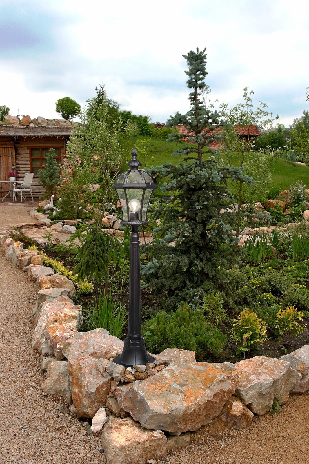 Экстерьер из камня и зелени