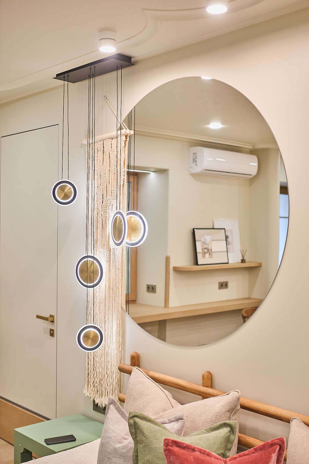 Кухня-столовая с завитком гюль