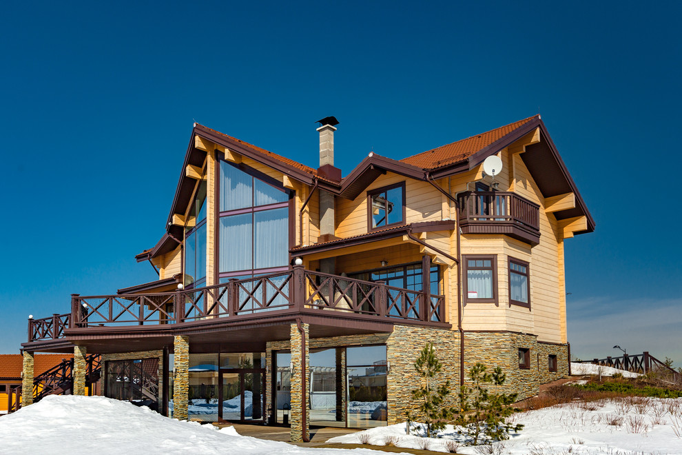 Загородный дом на берегу озера