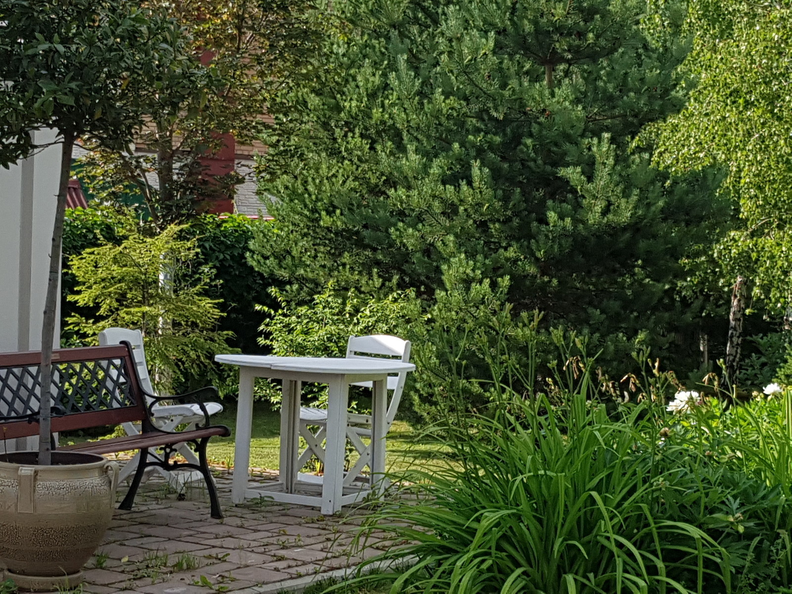 Зона отдыха перед зимним садом