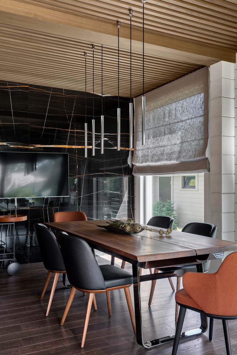 Houzz  тур: Загородный дом с чёрным мрамором и огромными окнами