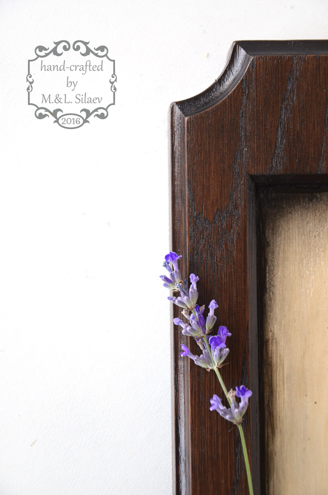 Рисунки в авторской технике на дубовой доске. "Алиса в зазеркалье", сюжеты Д. Тэ