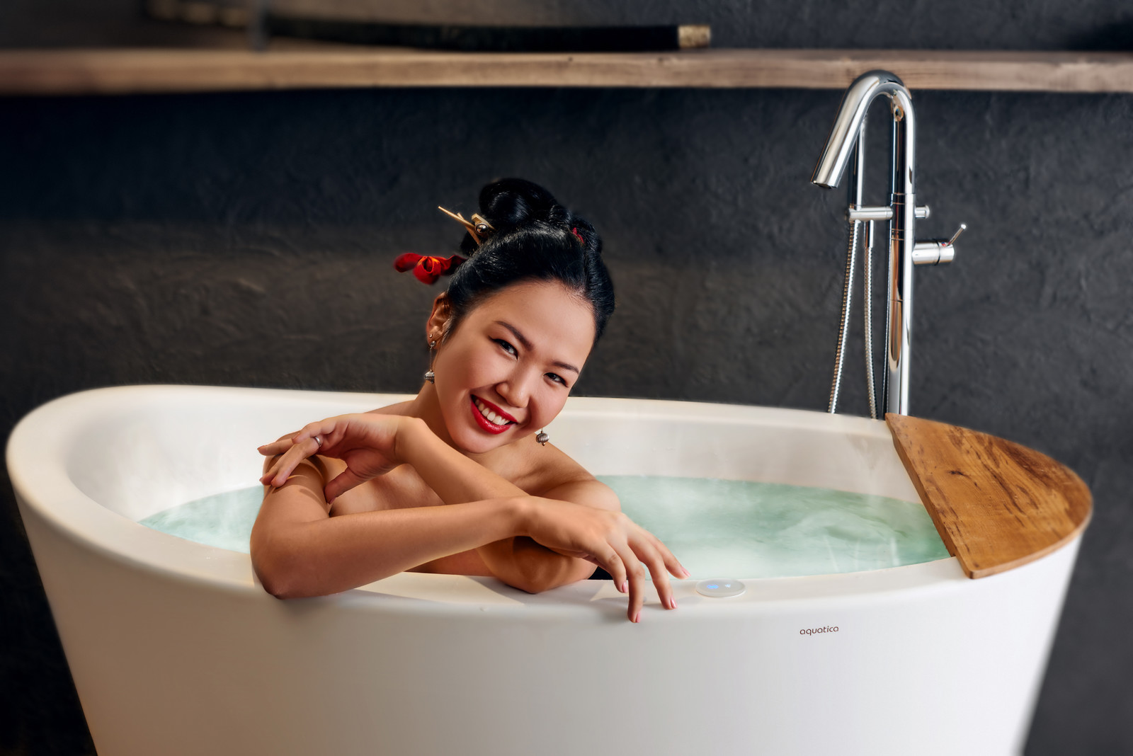 True Ofuro Сидячая Каменная Ванна от Viva Lusso