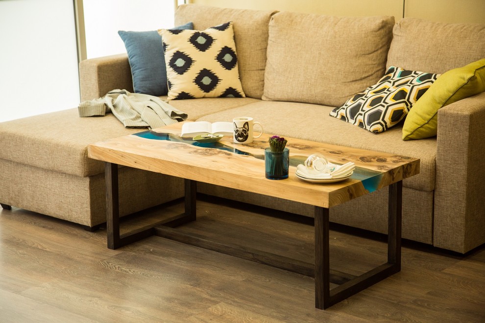 Журнальный стол-река из Карагача