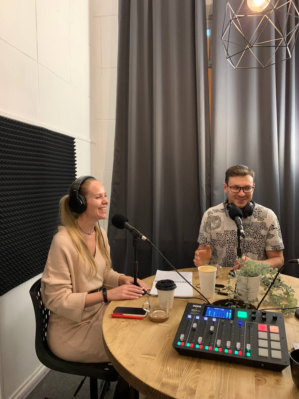 Личный опыт: Как мы начали вести подкаст о дизайне интерьеров