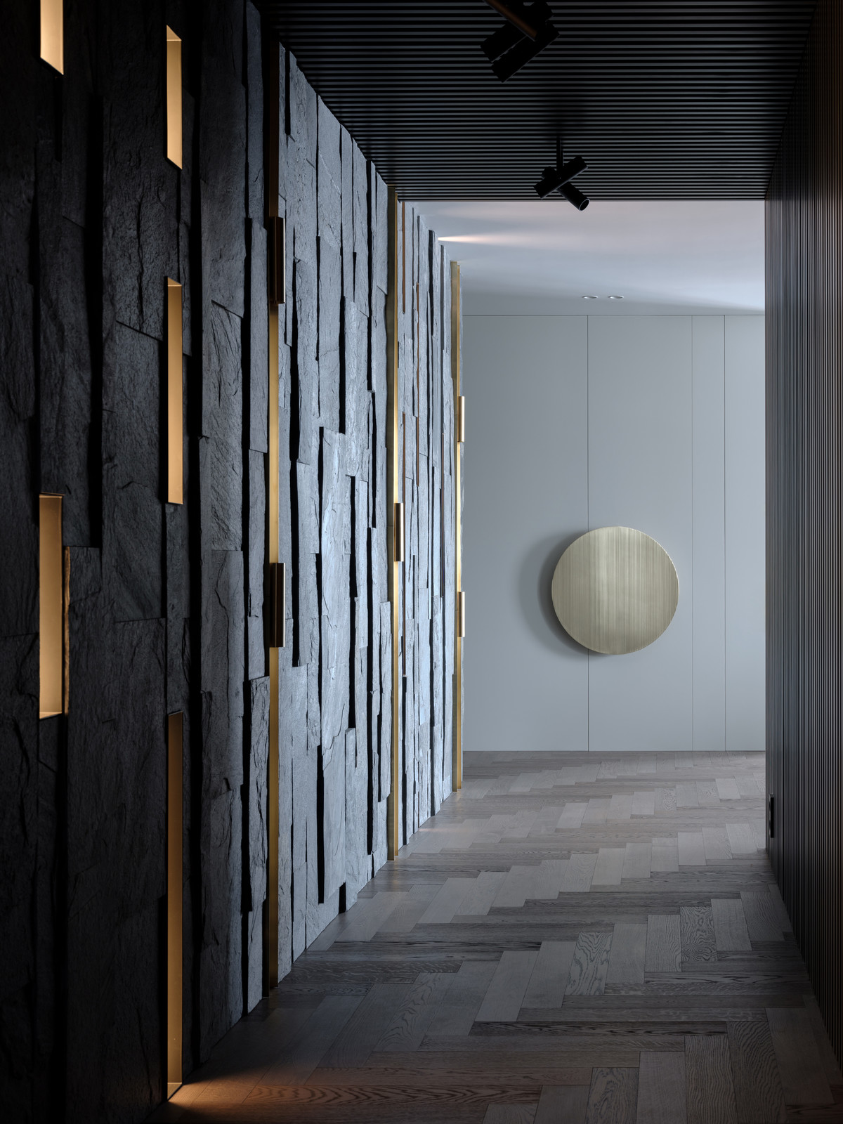 Houzz тур: Серый интерьер с лощёным мрамором и рейками