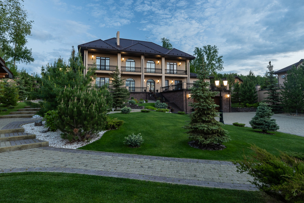 ДОМ НА ХОЛМЕ