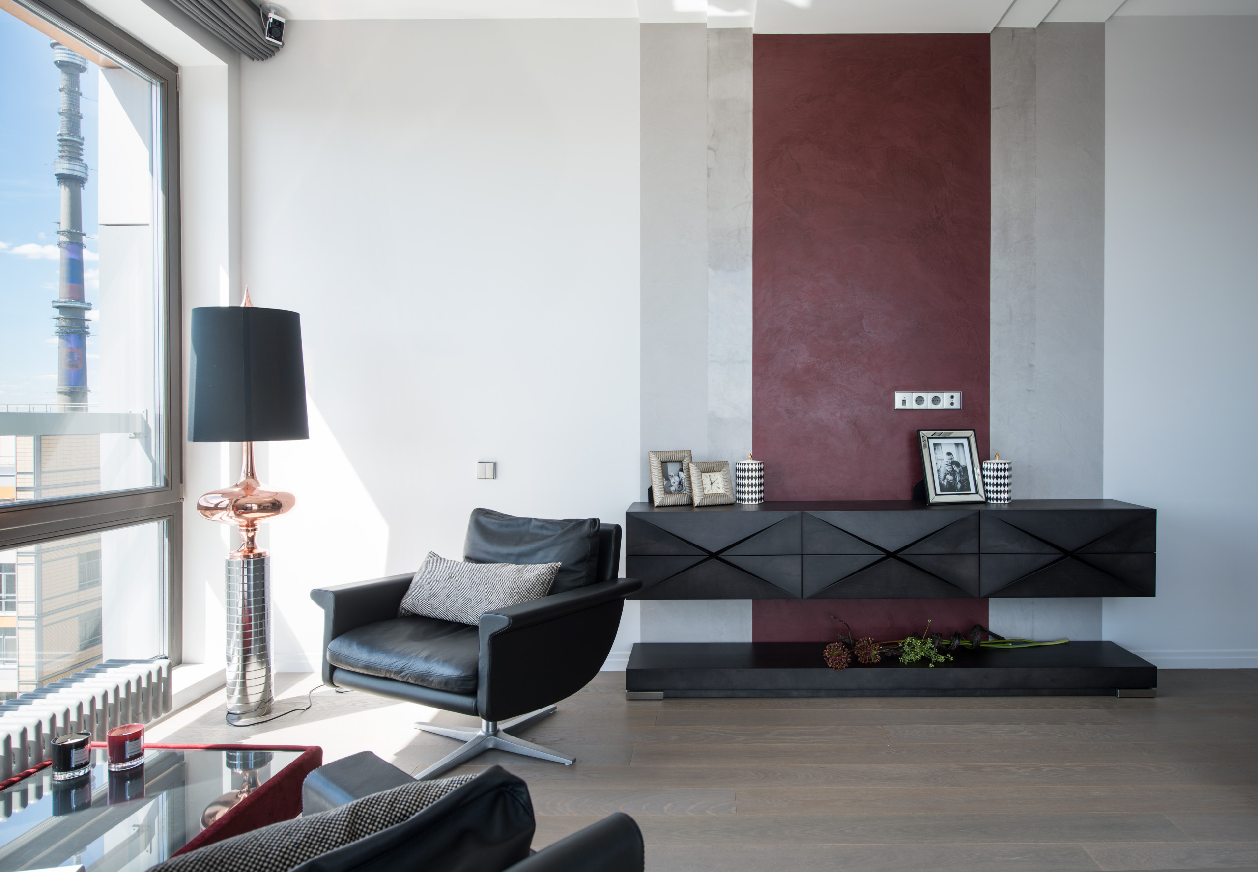 Houzz тур: Кашпо Родриго и керамогранит в спальне для молодой семьи