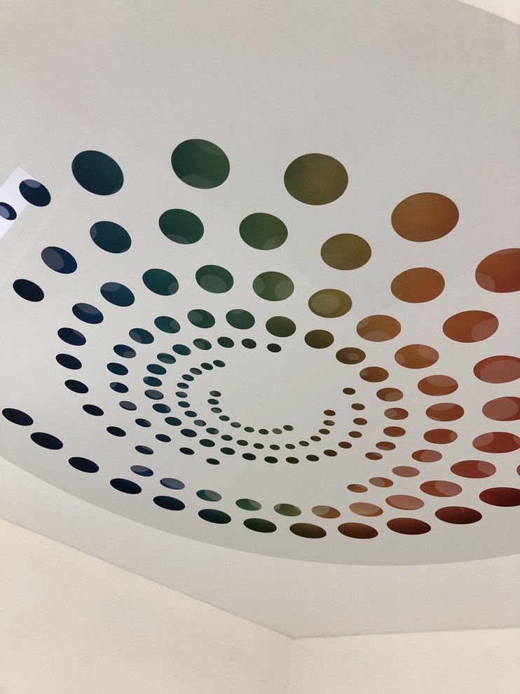 Перфорированный натяжной потолок в офисе