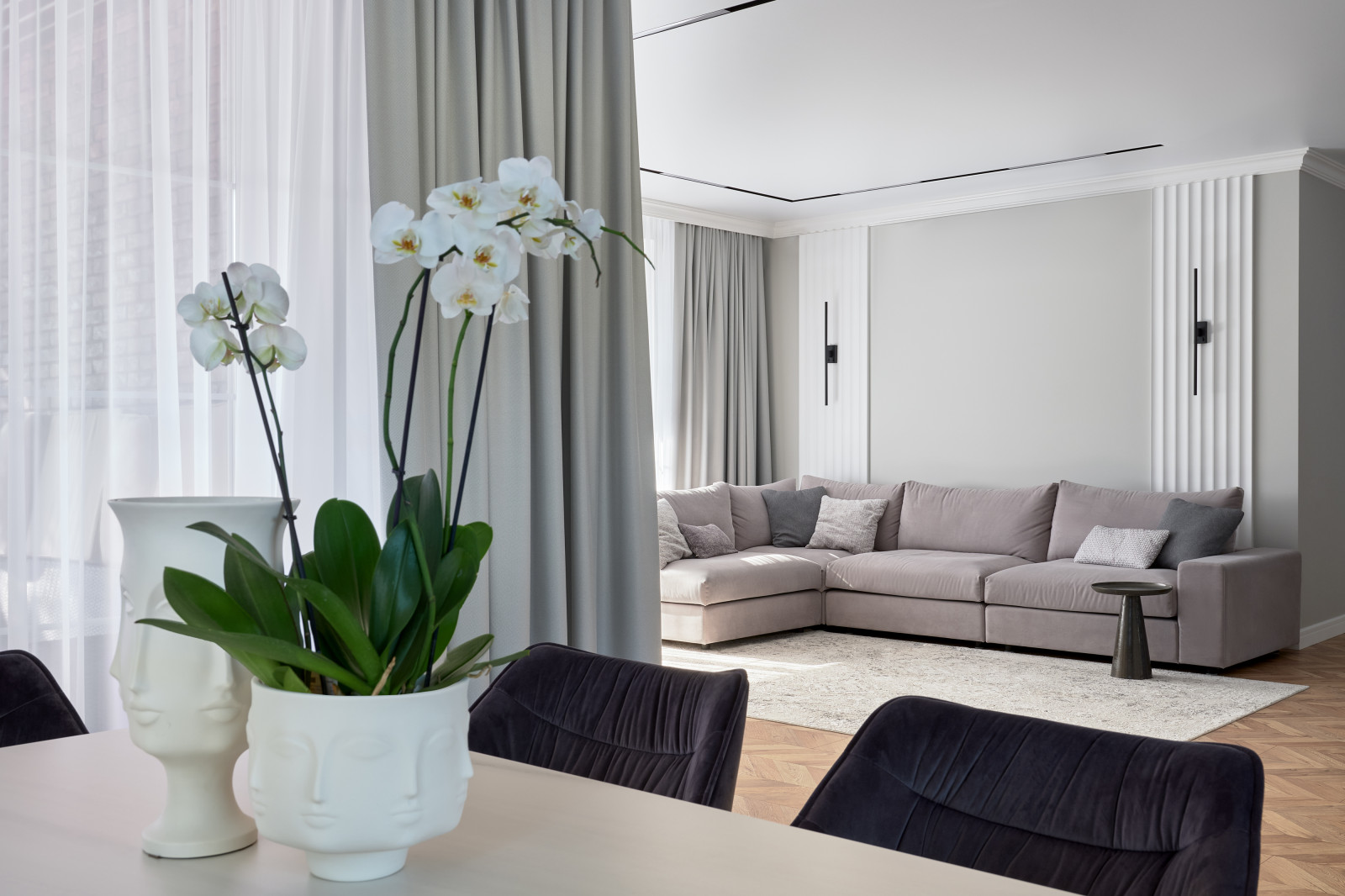 Современный интерьер с нотками классики: дом в Воронеже