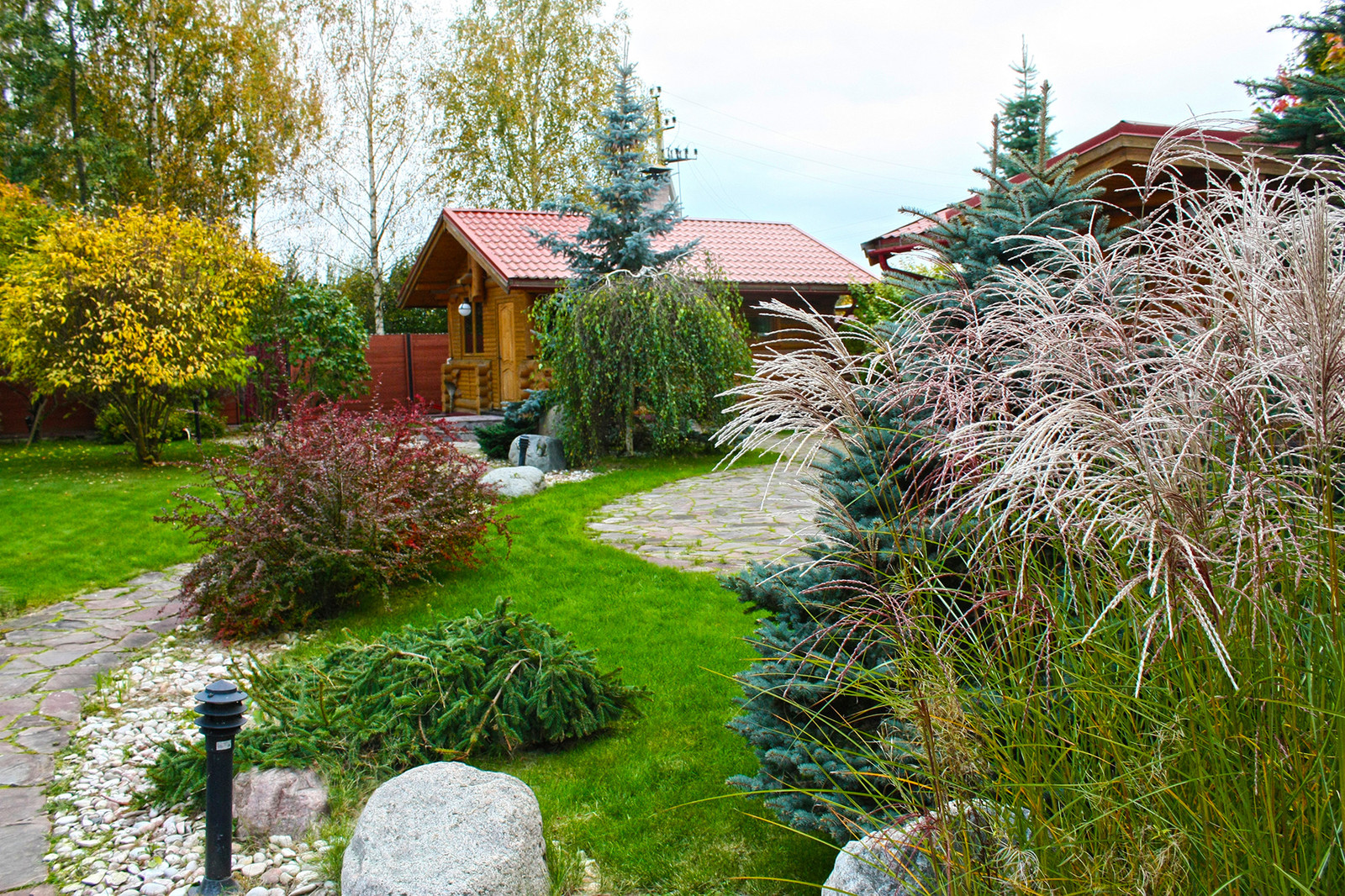 Ландшафтный дизайн участка в Кантри стиле в Завидово, Тверская область.