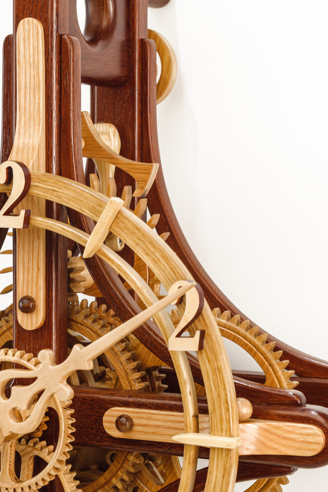 Обложка проекта: эксклюзивные часы из натурального дерева.