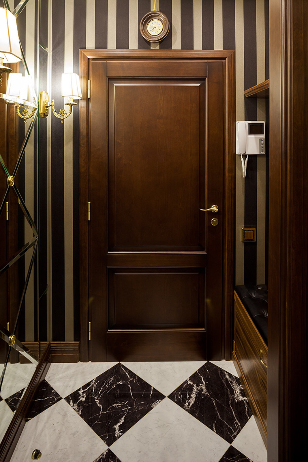 Современная классика с элементами Ар-деко.