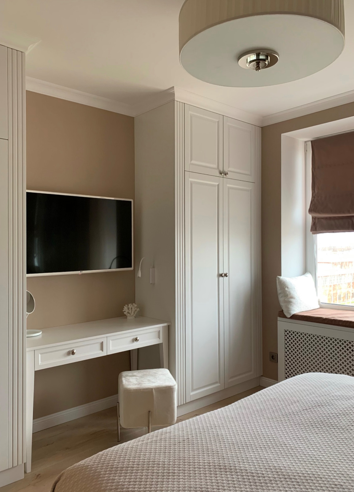 Интерьер трехкомнатной квартиры в светлых тонах